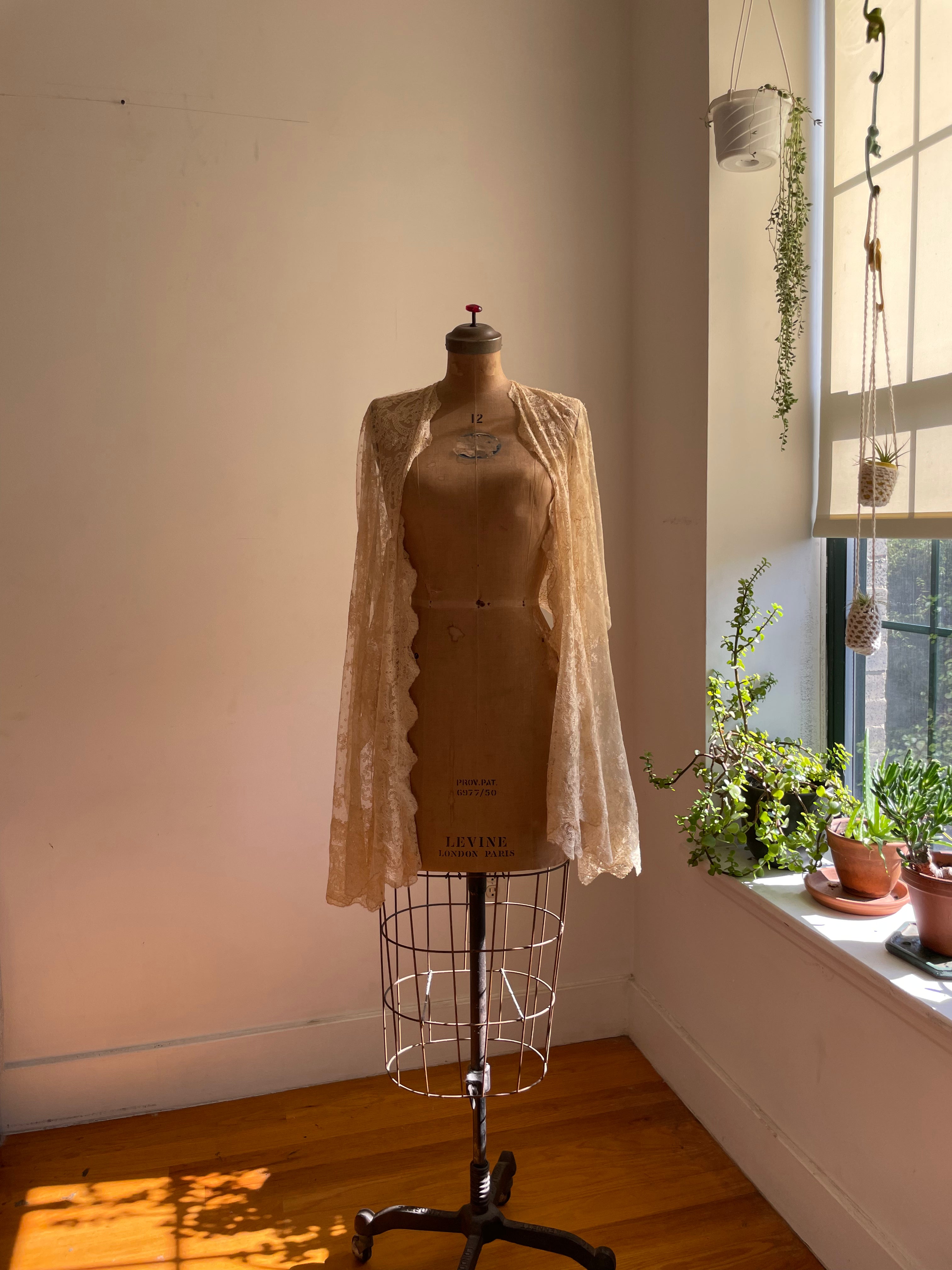 Victrola Shrug
